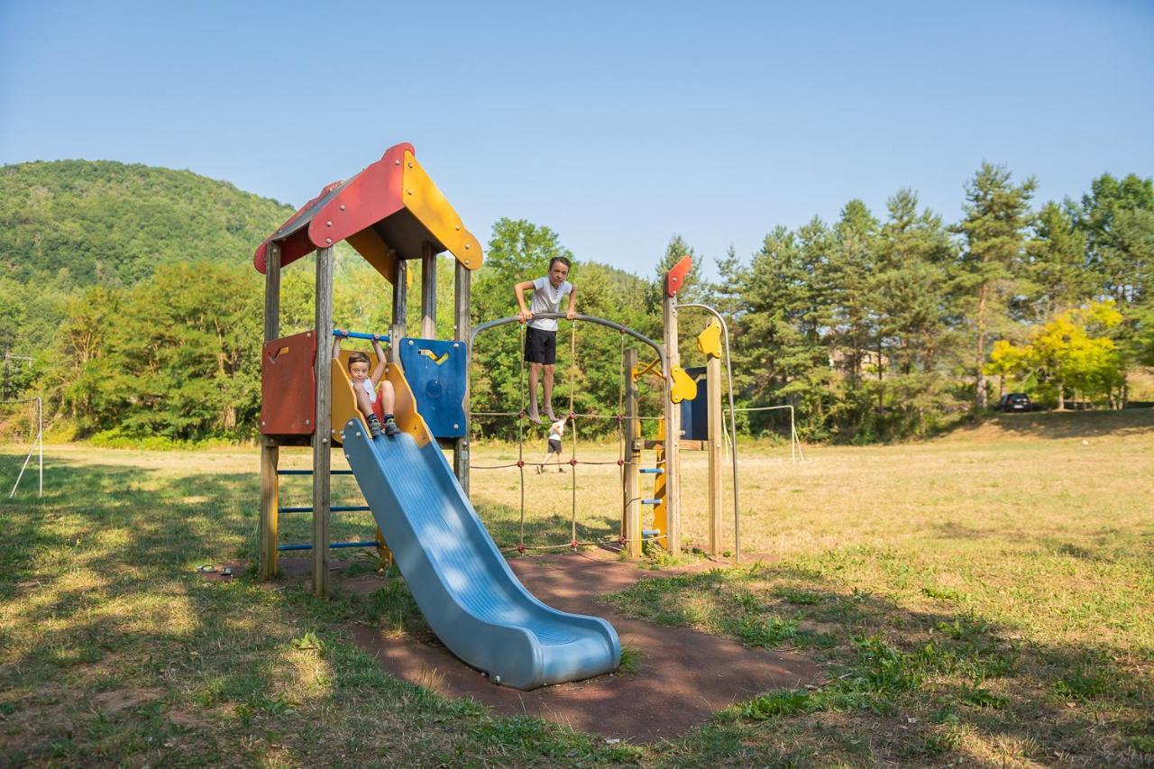 Les Chalets De Booz Saint-Germain-du-Teil Dış mekan fotoğraf
